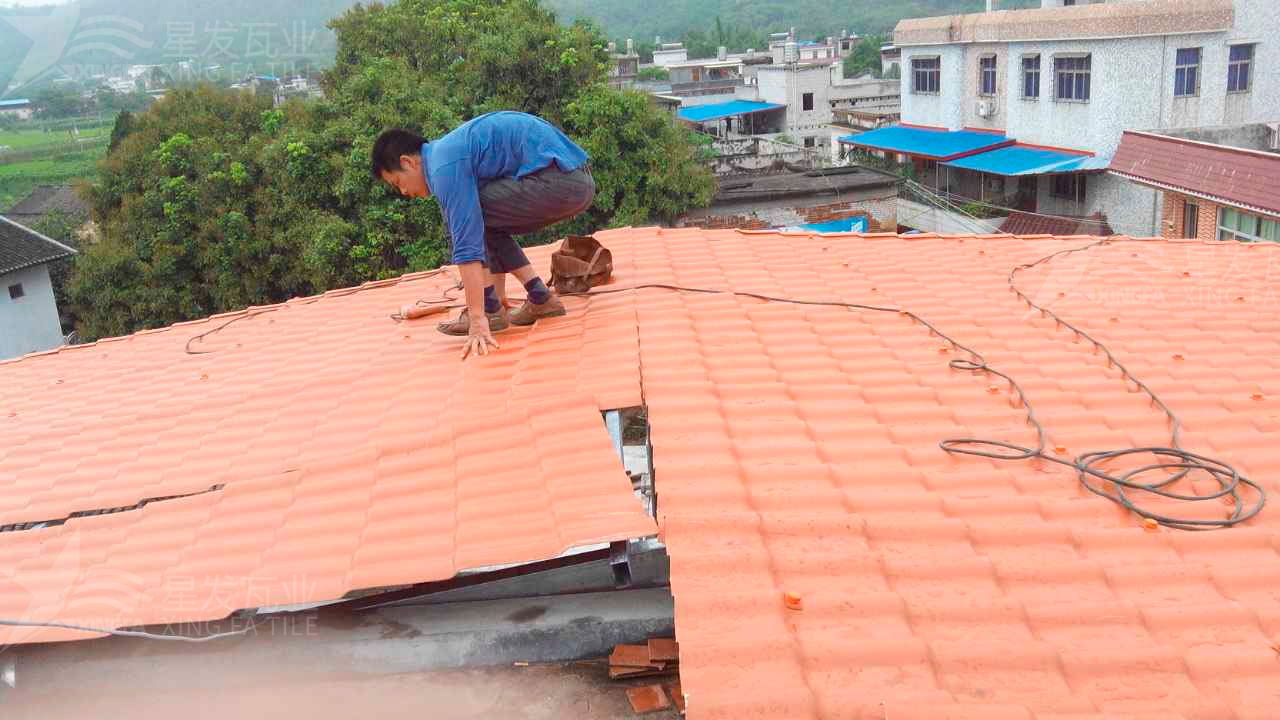 六盘水屋顶铺设安装合成树脂瓦时，牢牢记住这3点，就不怕屋顶出问题！